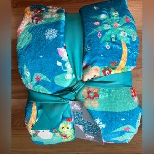 New Disney Aulani Exclusive Duffy and Friends Blanket Throw